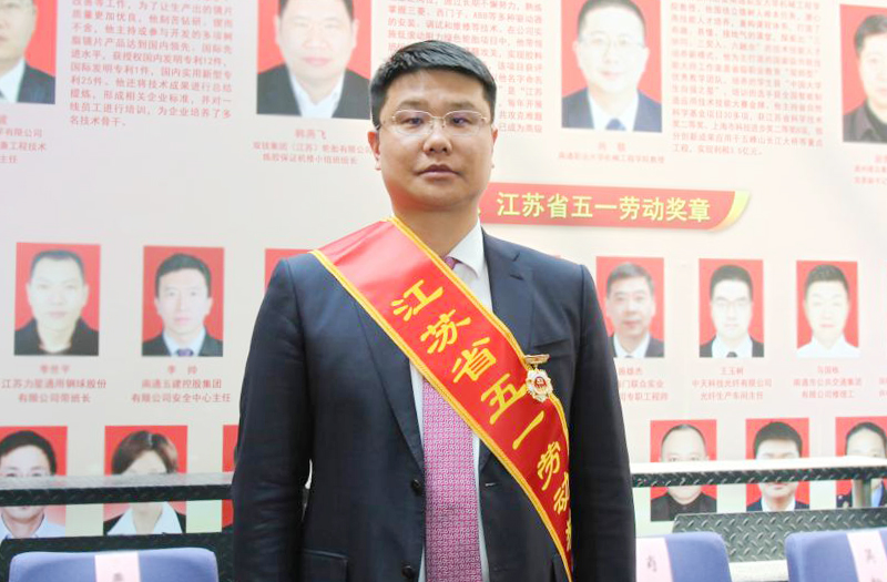 尊崇勞模 學(xué)習(xí)勞模 爭當勞模